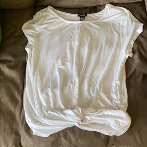 White t-shirt with knot